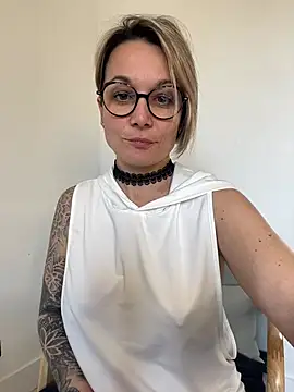 Snapshot of marinella07 chatting on March 18, 2025, 12:14 pm marinella07 online show from March 18, 2025, 12:14 pm