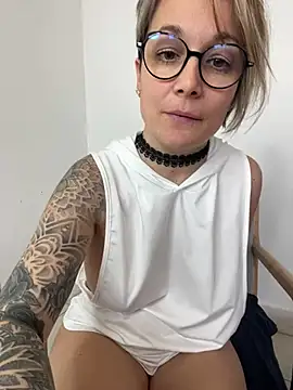 Snapshot of marinella07 chatting on March 20, 2025, 12:11 pm marinella07 online show from March 20, 2025, 12:11 pm