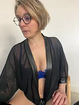 Snapshot of marinella07 chatting on March 21, 2025, 12:28 pm marinella07 online show from March 21, 2025, 12:28 pm