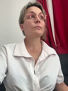 Snapshot of marinella07 chatting on October 22, 2025, 11:10 am marinella07 online show from October 22, 2025, 11:10 am
