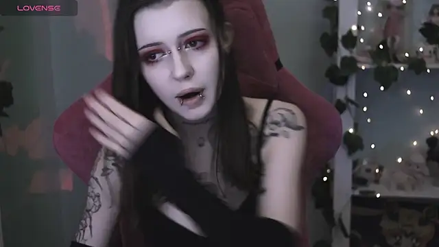 Snapshot of prettybones chatting on April 8, 2026, 12:10 am prettybones online show from April 8, 2026, 12:10 am