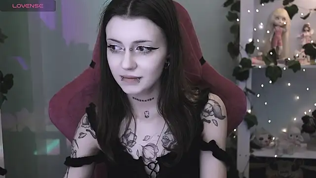 Snapshot of prettybones chatting on May 7, 2026, 10:37 pm prettybones online show from May 7, 2026, 10:37 pm
