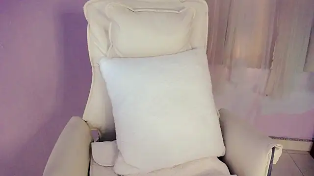   18Angel   online show from November 19, 2025, 6:46 am