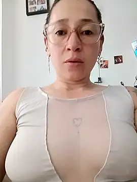 emilypoppy3 online show from May 7, 2026, 12:43 pm