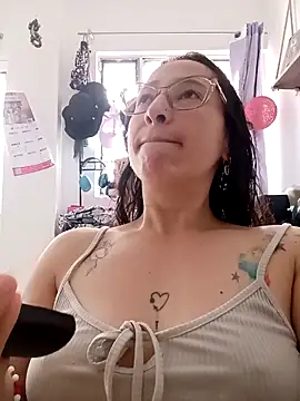 emilypoppy3 online show from May 8, 2026, 12:43 pm