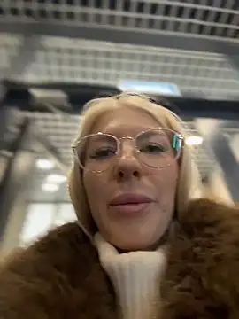 Snapshot of NewLale chatting on February 20, 2026, 6:26 am NewLale online show from February 20, 2026, 6:26 am