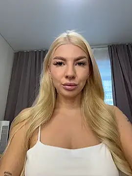 Snapshot of NewLale chatting on February 26, 2026, 3:27 am NewLale online show from February 26, 2026, 3:27 am