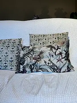 Snapshot of Melody87 chatting on October 5, 2025, 2:04 pm Melody87 online show from October 5, 2025, 2:04 pm