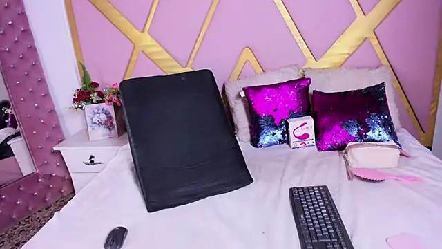 Snapshot of ShellbyDior chatting on March 3, 2026, 8:26 pm ShellbyDior online show from March 3, 2026, 8:26 pm