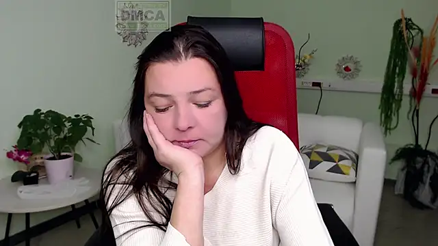 Snapshot of Lily_flower7 chatting on October 13, 2025, 5:40 am Lily flower7 online show from October 13, 2025, 5:40 am