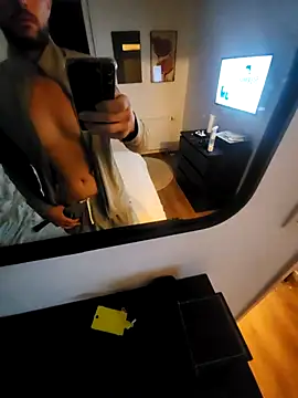 Guitccch online show from November 18, 2025, 11:15 pm