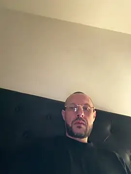 Guitccch online show from March 2, 2026, 5:42 pm