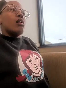 Snapshot of samone9 chatting on February 6, 2026, 3:26 pm samone9 online show from February 6, 2026, 3:26 pm