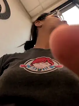 Snapshot of samone9 chatting on March 18, 2026, 3:15 pm samone9 online show from March 18, 2026, 3:15 pm