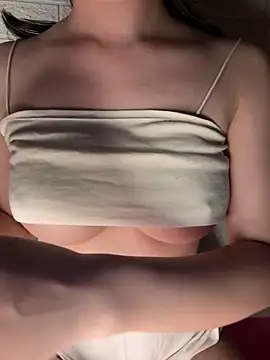 Snapshot of Thao-Cherry chatting on October 18, 2025, 11:16 pm Thao-Cherry online show from October 18, 2025, 11:16 pm