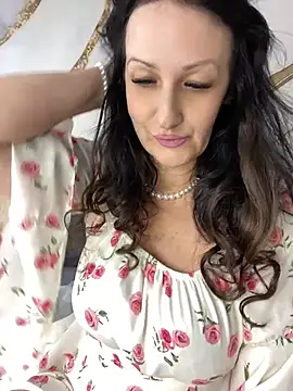 Snapshot of Katie-n chatting on July 12, 2026, 6:37 am Katie-n online show from July 12, 2026, 6:37 am