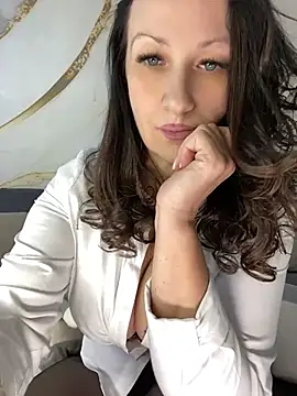 Snapshot of Katie-n chatting on July 17, 2026, 7:04 am Katie-n online show from July 17, 2026, 7:04 am