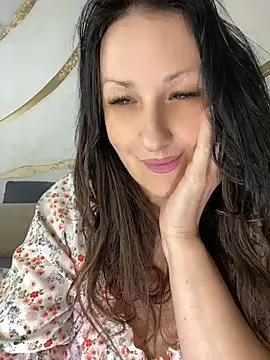 Snapshot of Katie-n chatting on August 4, 2026, 7:44 am Katie-n online show from August 4, 2026, 7:44 am