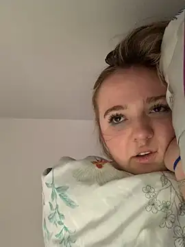 cammy2 online show from December 18, 2024, 3:44 pm