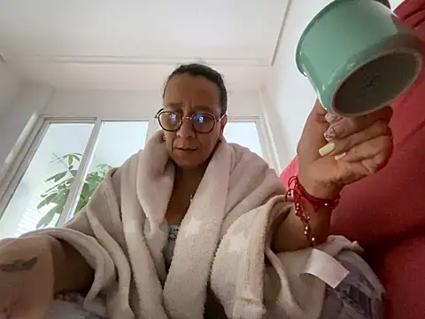 sweeviolet online show from February 9, 2025, 8:54 am