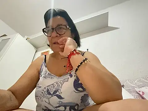 sweeviolet online show from May 5, 2026, 6:32 am