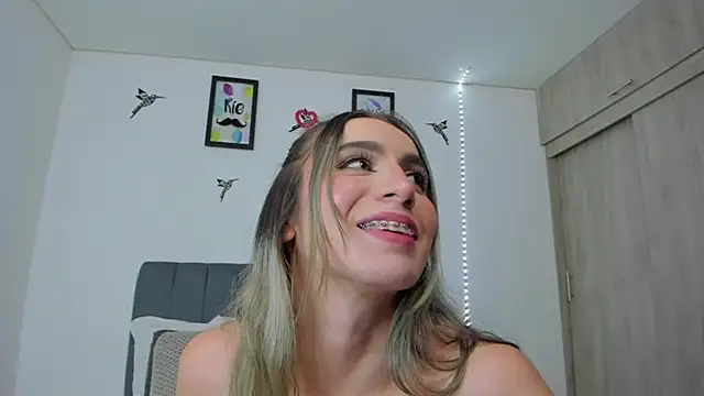 Snapshot of im_sarah34 chatting on February 15, 2026, 8:02 am im sarah34 online show from February 15, 2026, 8:02 am