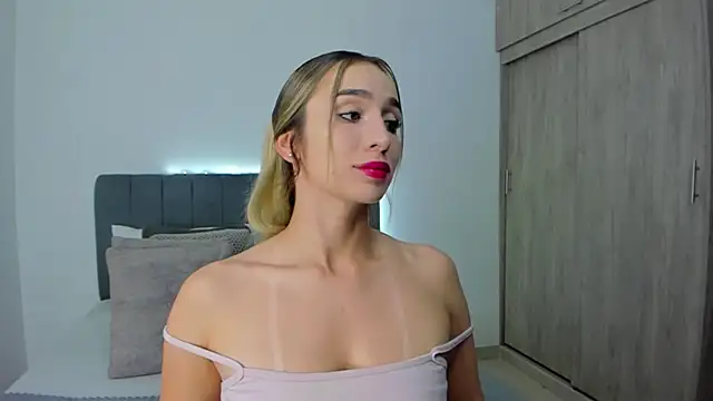 im sarah34 online show from June 12, 2026, 2:54 am