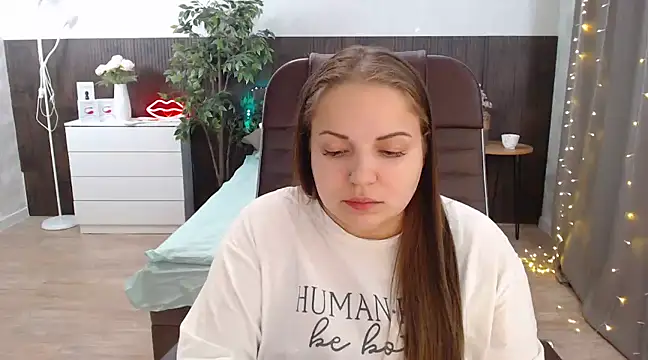 Crazyy girl  online show from March 2, 2025, 11:39 am