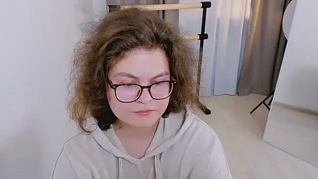 Sashy Way online show from September 15, 2025, 9:26 pm