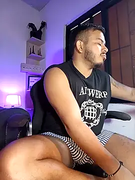 Snapshot of Naughty_Charly chatting on September 30, 2025, 12:10 pm Naughty Charly online show from September 30, 2025, 12:10 pm