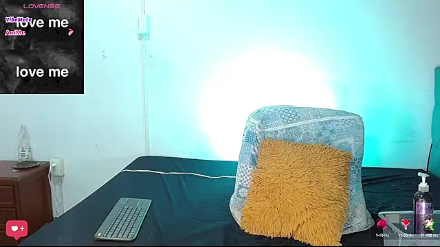 Snapshot of kandy-Jhonson chatting on January 17, 2025, 7:49 pm kandy-Jhonson online show from January 17, 2025, 7:49 pm