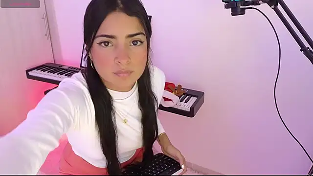 Snapshot of Yues050600 chatting on December 19, 2024, 11:46 pm Yues050600 online show from December 19, 2024, 11:46 pm