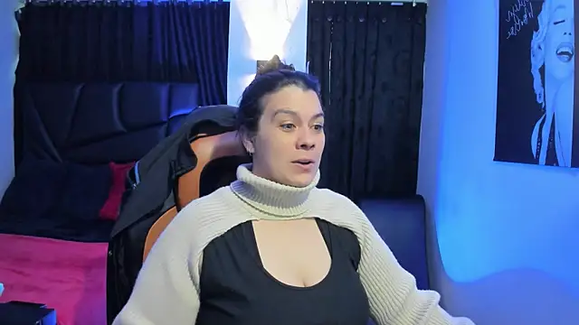 martina foxy  online show from January 29, 2025, 11:51 am