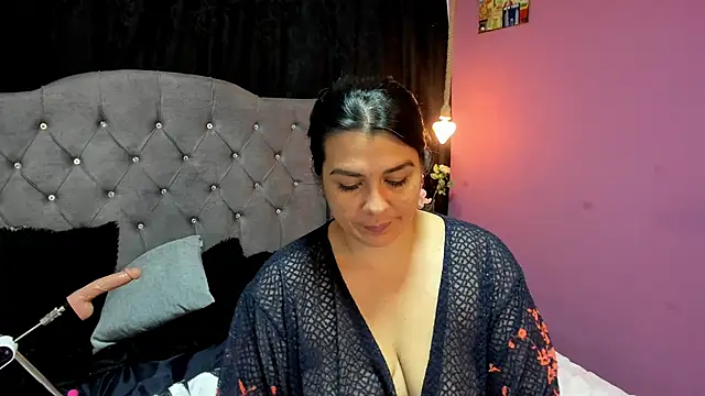 martina foxy  online show from February 26, 2025, 6:32 pm