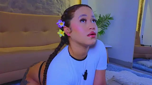 Snapshot of Isa__Blanc chatting on October 6, 2025, 3:15 am Isa  Blanc online show from October 6, 2025, 3:15 am