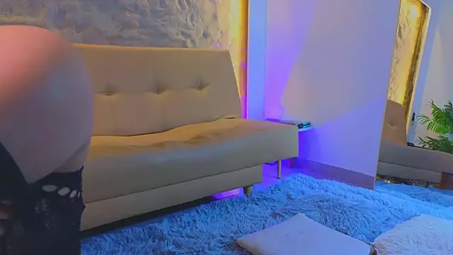 Snapshot of Isa__Blanc chatting on October 20, 2025, 2:34 am Isa  Blanc online show from October 20, 2025, 2:34 am