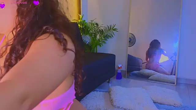 Snapshot of Isa__Blanc chatting on February 12, 2026, 2:39 am Isa Blanc online show from February 12, 2026, 2:39 am