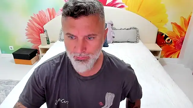 BlowMyXXL online show from November 18, 2025, 4:22 pm