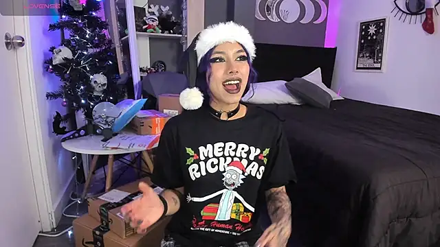 Raven Witch  online show from December 24, 2024, 8:38 pm