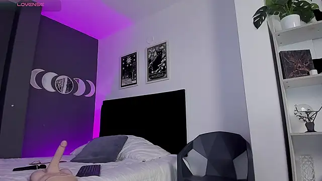 Raven Witch  online show from March 13, 2025, 12:37 am