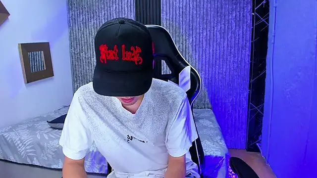 Mike 0233  online show from December 19, 2025, 4:41 am