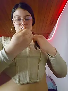 juli05star20 online show from March 19, 2026, 2:26 am