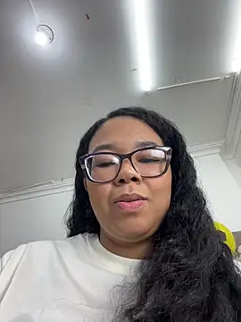 Snapshot of XMara chatting on June 17, 2026, 3:13 pm XMara online show from June 17, 2026, 3:13 pm