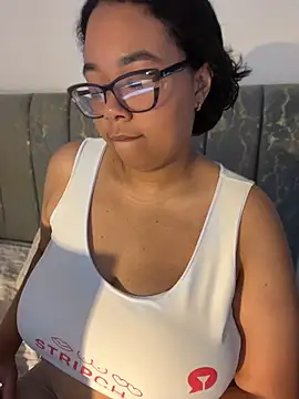 Snapshot of XMara chatting on July 4, 2026, 7:09 pm XMara online show from July 4, 2026, 7:09 pm