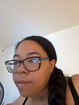 Snapshot of XMara chatting on July 6, 2026, 3:58 pm XMara online show from July 6, 2026, 3:58 pm