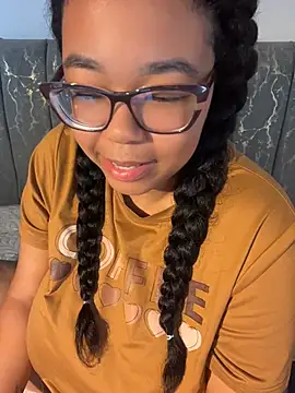 Snapshot of XMara chatting on July 16, 2026, 3:40 pm XMara online show from July 16, 2026, 3:40 pm