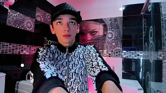 SexyJuliii21 online show from September 23, 2025, 8:23 pm