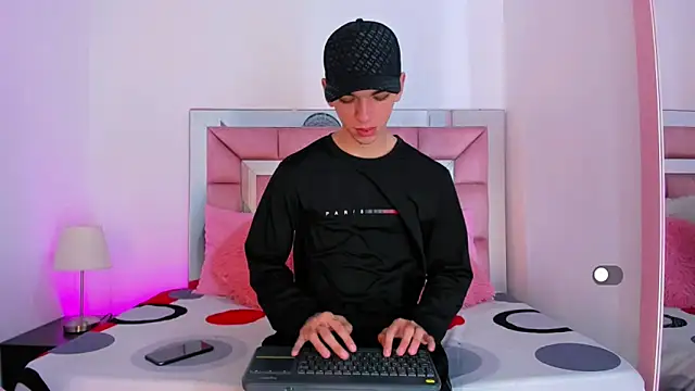 SexyJuliii21 online show from September 27, 2025, 8:58 pm