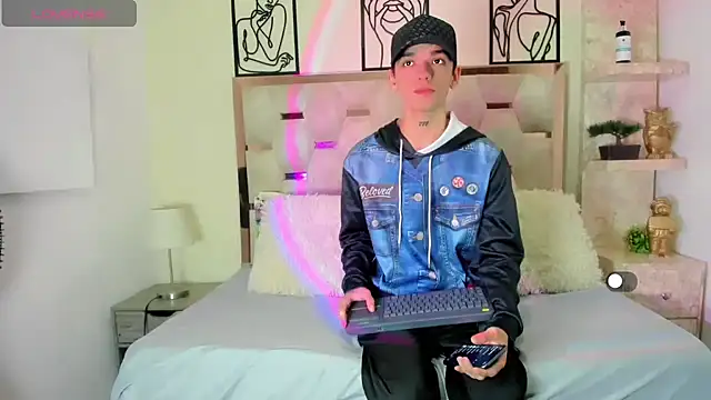 SexyJuliii21 online show from September 28, 2025, 9:09 pm