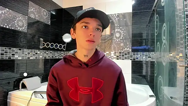 SexyJuliii21 online show from October 7, 2025, 9:34 pm